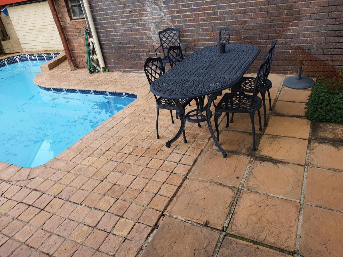 7Th Street Guesthouse Johannesburg Bagian luar foto
